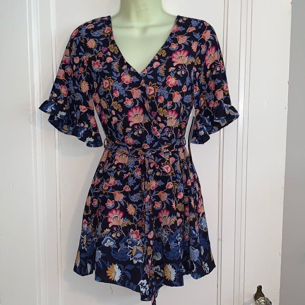 ‎NWT Trixxi navy floral short romper